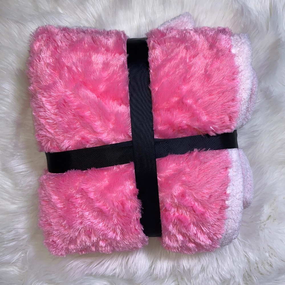 ✨SOLD-OUT✨"Elle Woods" Micromink Sherpa Throw - Picture 2 of 3